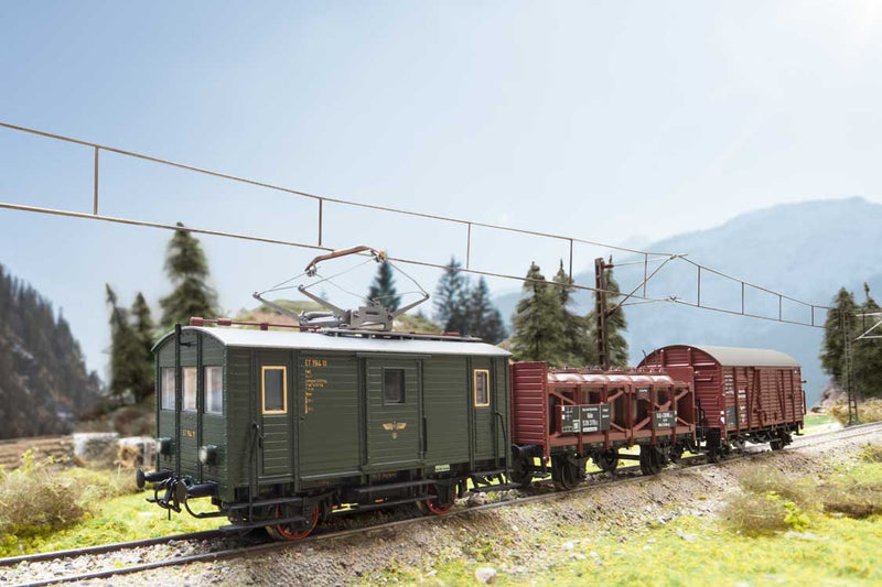 Class ET 194 Electric Railcar Set w/2 Freight Cars w/Sound & DCC/SX -- German State Railroad DR (Era II, green)-1