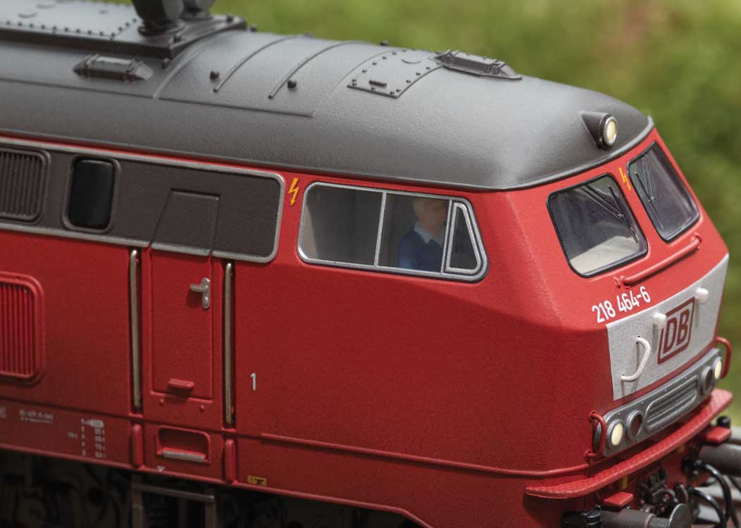 Class 218 Diesel Hydraulic - Sound and DCC -- German Railroad DB AG #218 464-6 (Era V 1999, Weathered, red, gray)-2