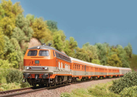 Class 218 Diesel - Sound and DCC -- German Federal Railroad DB #218 140-2 (Era IV, orange, cream, gray)-5