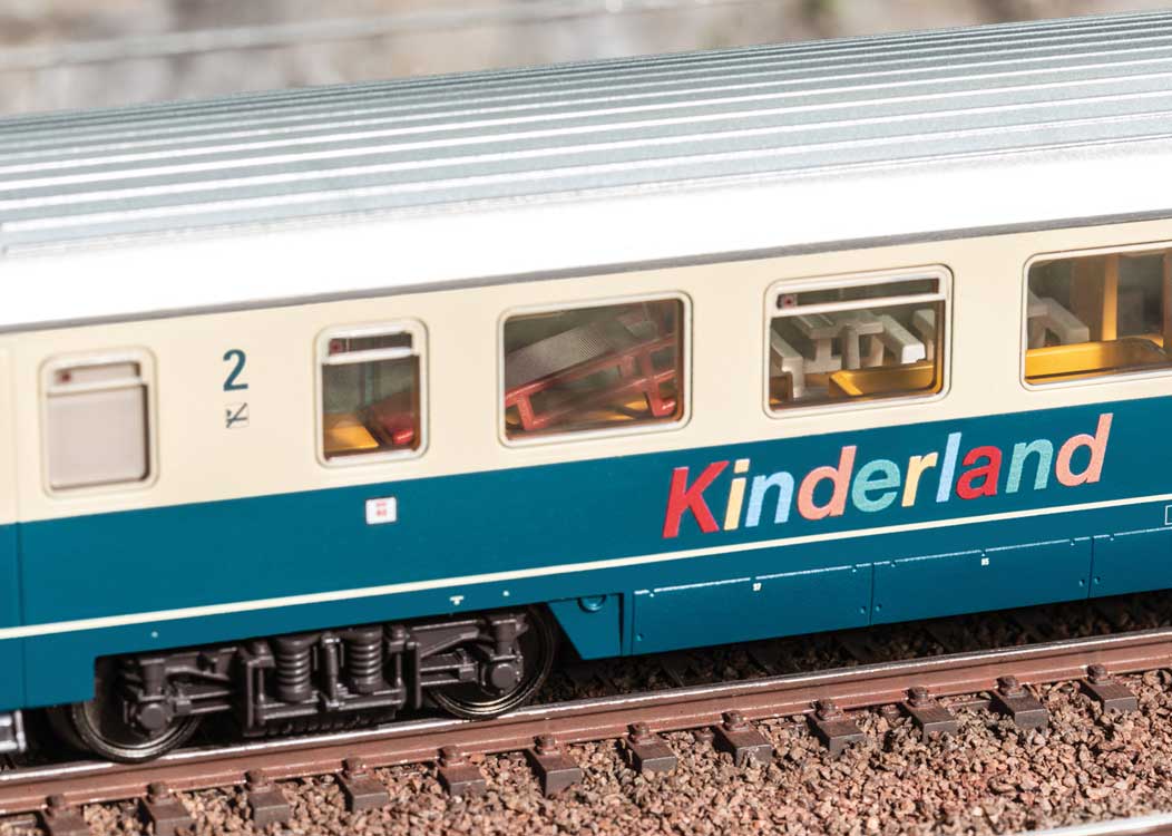 FD Konigssee 2 Passenger Car Set - Ready to Run -- German Federal Railroad DB (Era IV 1988, mixed schemes)-3