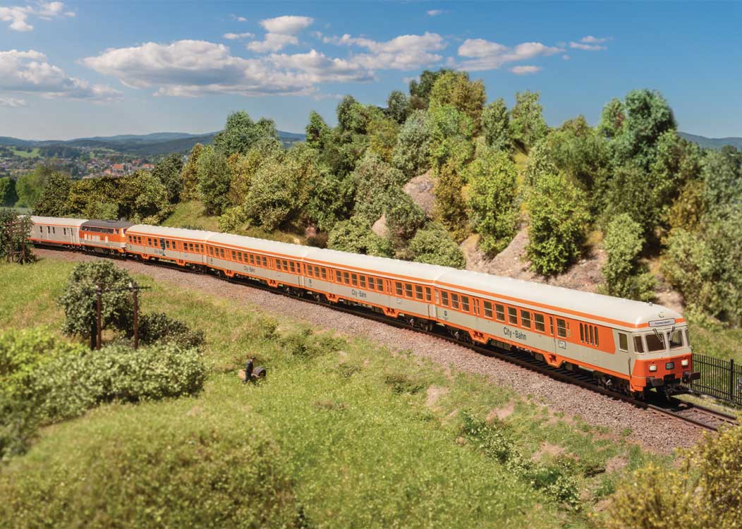 Type BDnrzf 784.1 2nd Class Cab Coach - Ready to Run -- German Federal Railroad DB (Era IV 1986, orange, light gray)-2