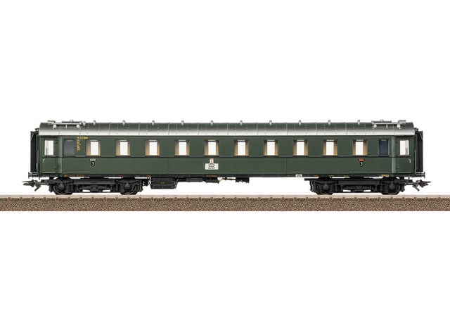 Type C4u 3rd Class Coach for D 74 Train - Ready to Run -- German Federal Railroad DB (Era III 1955, green)