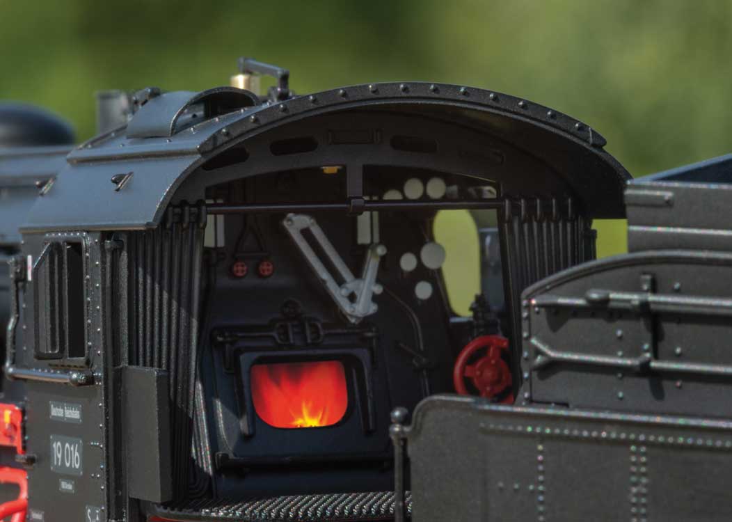 Class 19.0 2-8-2 - Sound and DCC -- German State Railroad DR #19 016 (Era III 1950s, black, red)-6