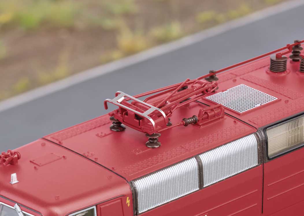 Class 181.2 Electric - Sound and DCC -- Schluenss Railroad Logistics SEL #181 218-9 (Era VI 2025, red, white, gray)-3