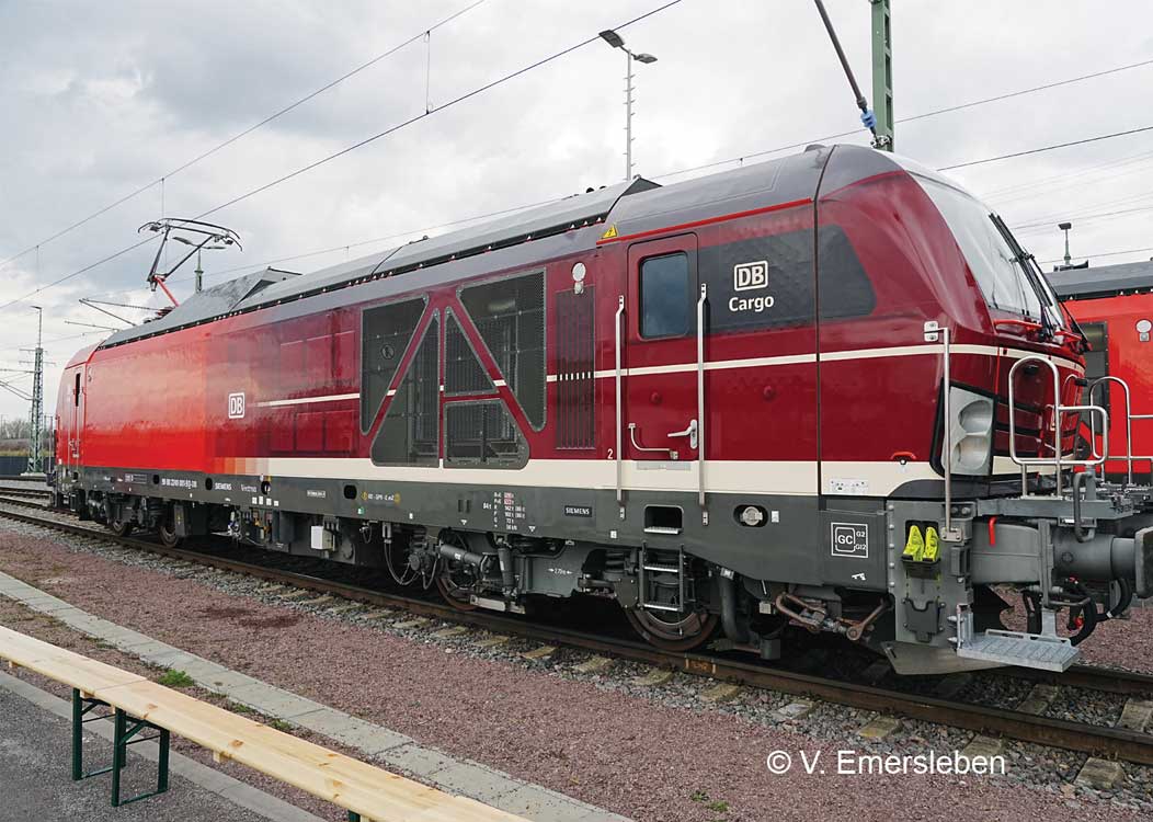 Siemens Vectron Class 249 Dual-Power - Sound and DCC -- DB Cargo #249 001 (Era VI 2024, Special Dual Scheme Wrap)-3