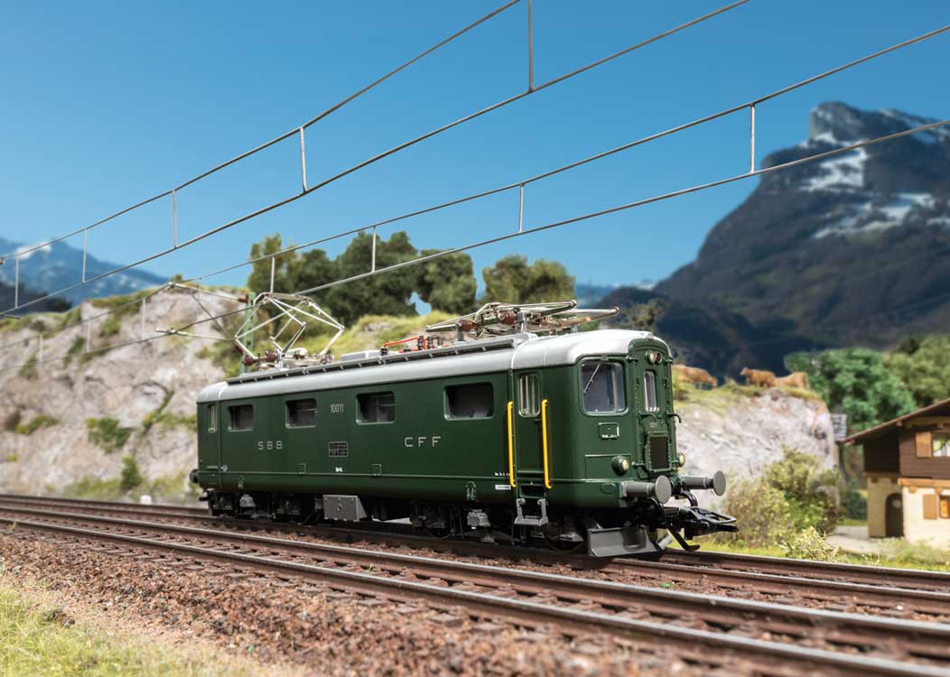 Class Re 4/4 I Electric - Sound and DCC -- Swiss Federal Railways SBB #10011 (Era III 1959, green, silver)-2