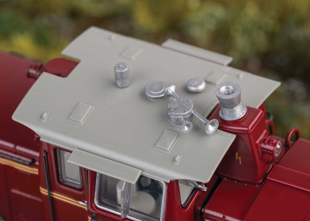 Class V 60 Diesel - Sound and DCC -- German Federal Railroad DB #V 60 334 (Era III 1960, red, black, yellow)-3