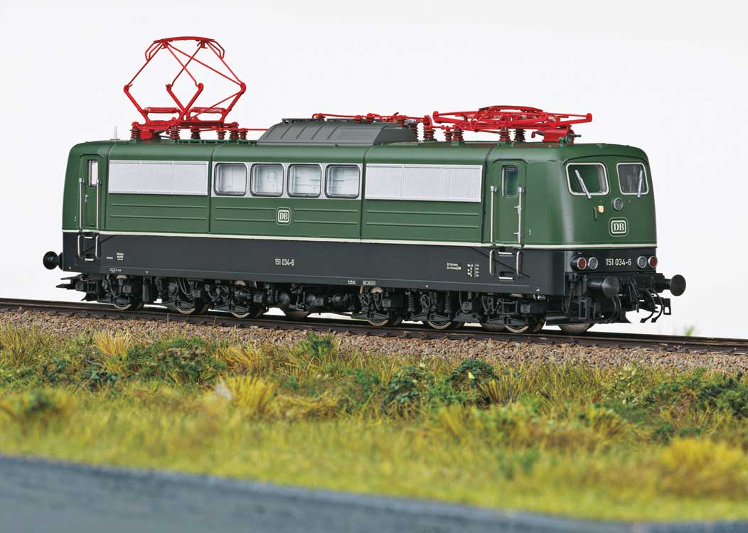 Class 151 Electric - Sound and DCC -- German Federal Railroad DB #151 034-6 (Era IV, green, black)-1