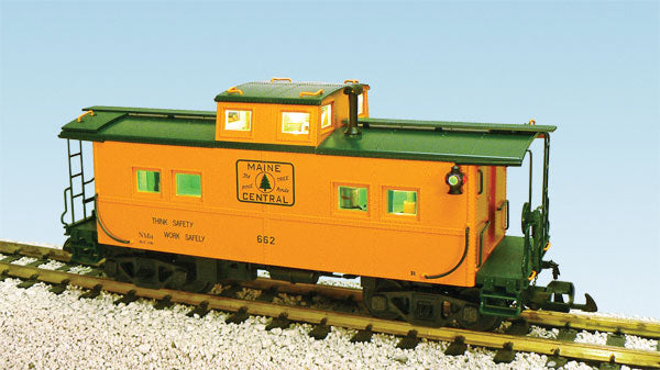Ultimate Series Center-Cupola Steel Caboose w/Lights & Smoke - Ready to Run -- Maine Central (Harvest Gold, green)