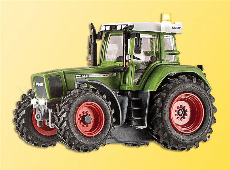 Fendt Vario Favorit 926 w/LED Head & Taillights, Amber Roof Flasher -- Green, Red