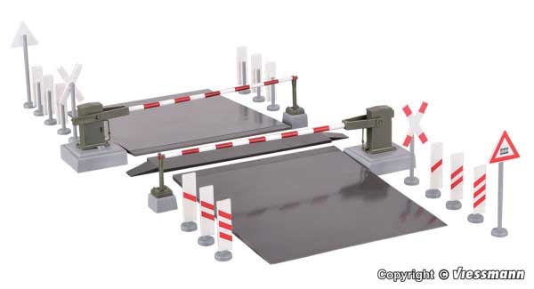 Operating European Crossing Gates with DCC -- Gates, Grade Crossing, European Signs and Barriers