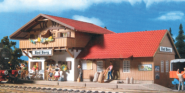 Station "Bad Berg" -- 9-5/8 x 4-13/16 x 4-13/32"  24 x 12 x 11cm-1