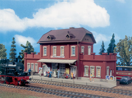 Kleckersdorf Station -- 12-7/16 x 4-1/8 x 5-7/16"  31 x 10.3 x 13.5cm