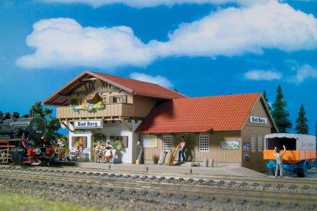 Station "Bad Berg" -- 9-5/8 x 4-13/16 x 4-13/32"  24 x 12 x 11cm