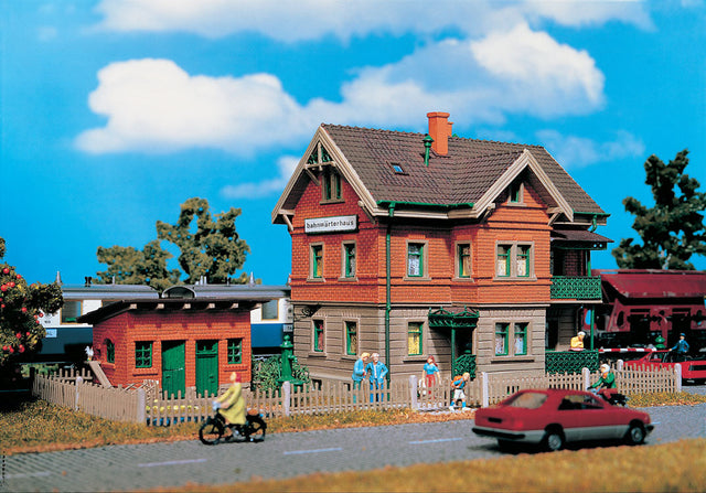 Gate Keepers House -- 3-37/64 x 2-7/16 x 2-29/32"  9.1 x 9.2 x 7.4cm