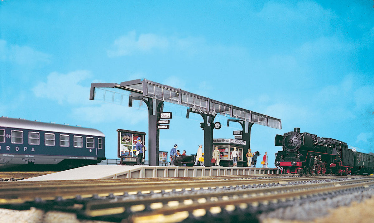 Covered Passenger Platform -- 14-5/8 x 1-7/8 x 2-3/4"  37 x 4.8 x 7cm