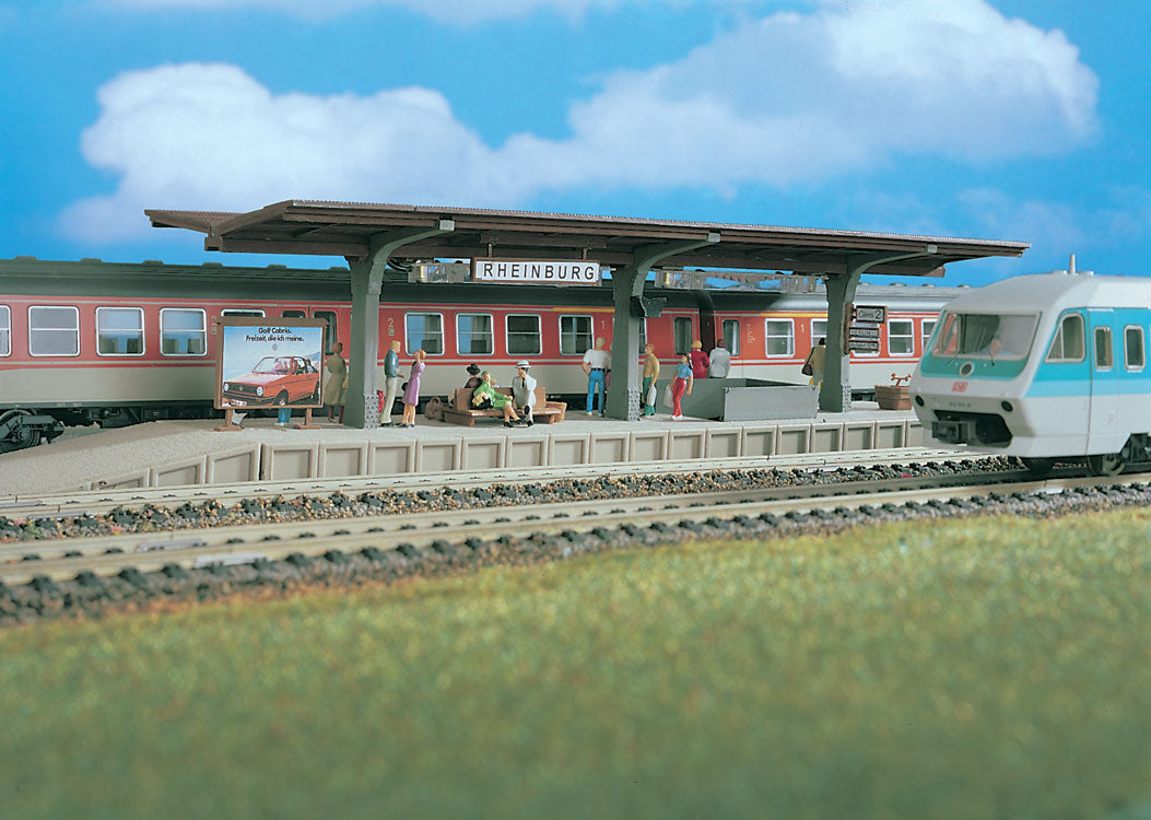 Rheinburg Station Platform -- 14-13/16 x 2-5/8 x 2-3/8"  37 x 6.5 x 6cm