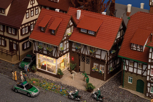 Burgalized Jewelry Shop -- Kit - 5-3/4 x 5 x 4-3/4"  14.7 x 12.8 x 12cm
