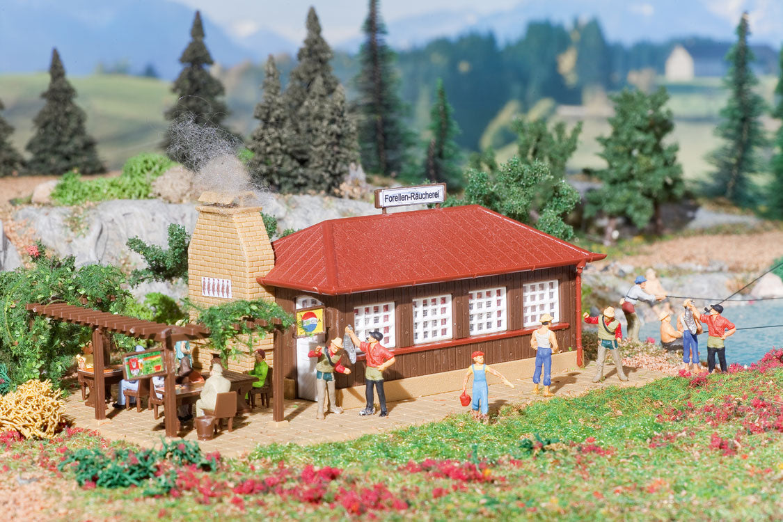 Trout Smokehouse - Kit (Plastic) -- 2-3/4 x 2-3/8 x 2-5/8"  7 x 6 x 6.7cm