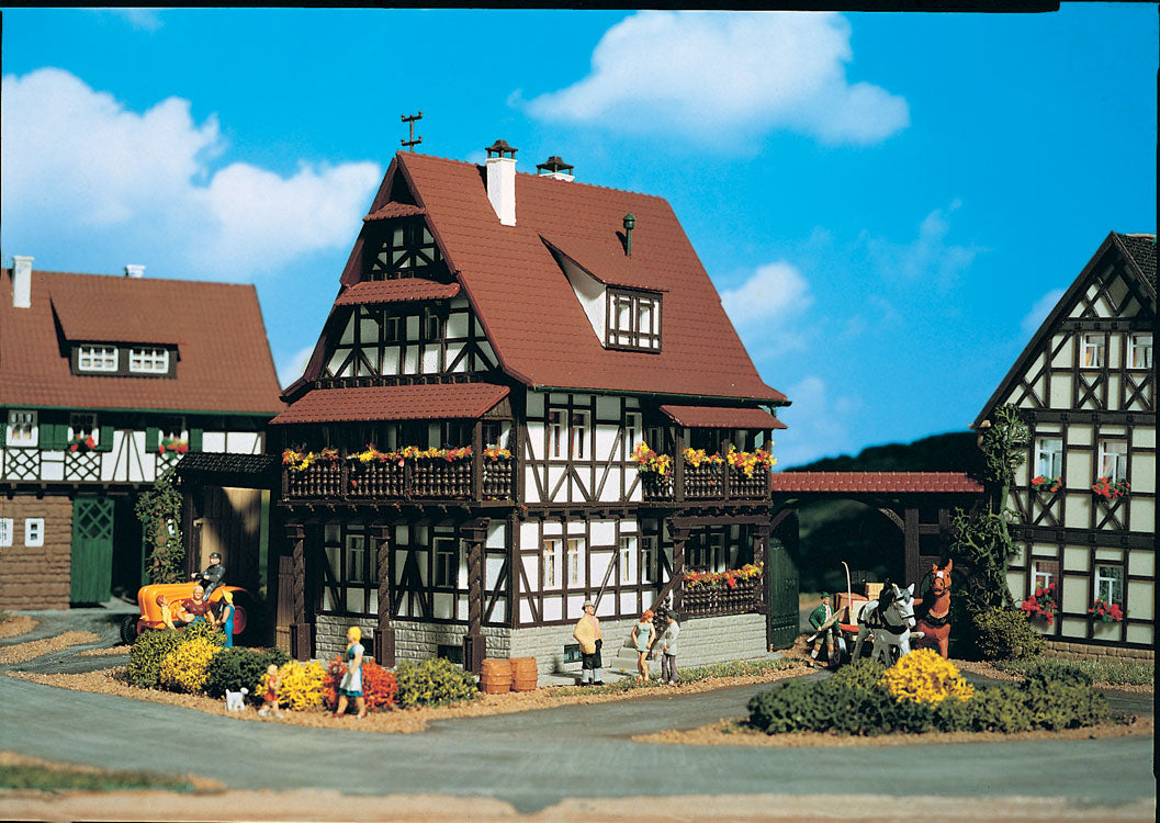 Vintner's Lodge -- 4-3/4 x 3-1/2 x 5-3/4"  12 x 9 x 14.5cm