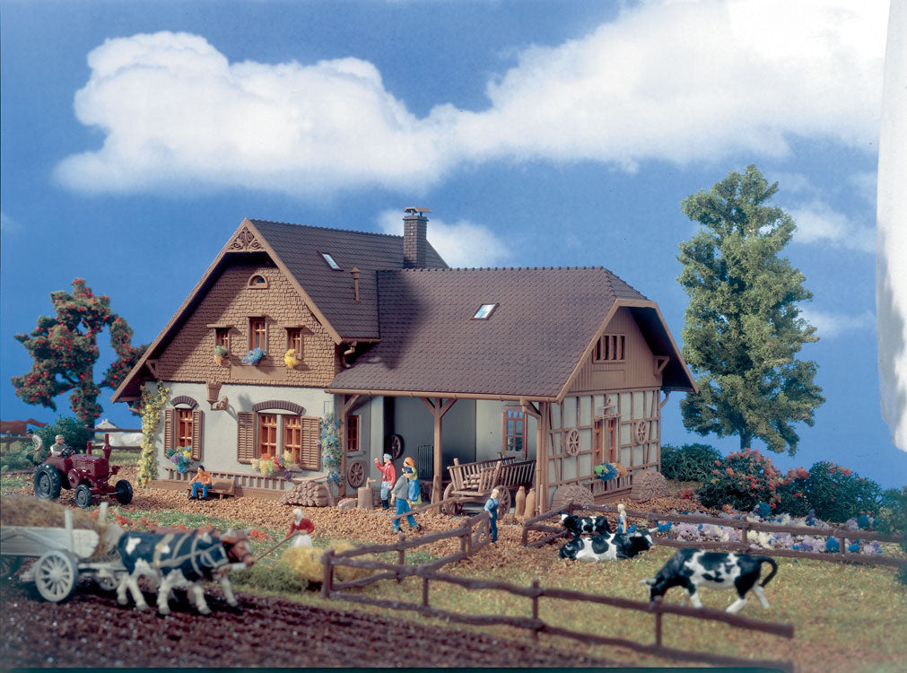 Farmhouse w/Shed -- 8-3/8 x 5 x 4-7/8"  21 x 12.5 x 12cm