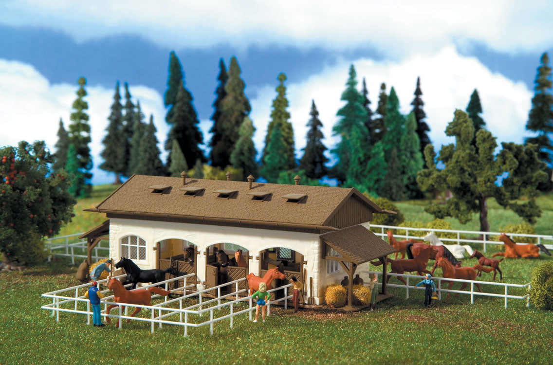 Riding Stable w/Horses - Kit -- 6-11/16 x 3-3/8 x 2-1/2"  17 x 8.5 x 6.5cm