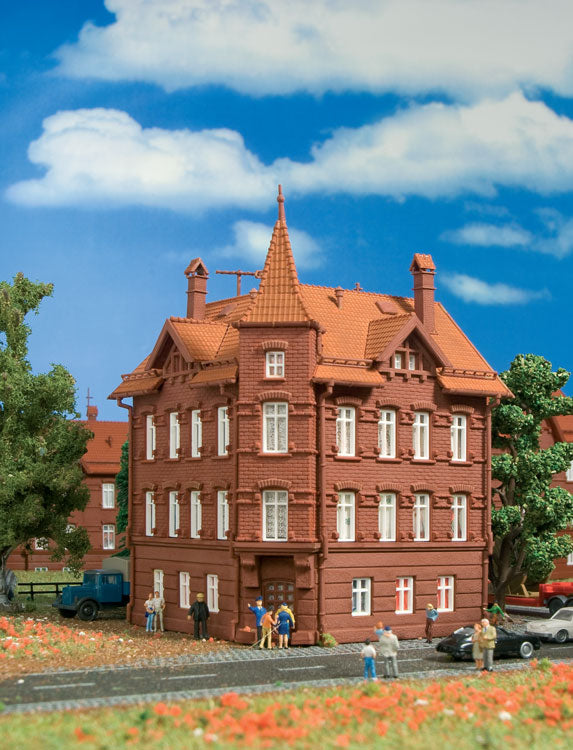 Railroad Rooming House Corner Building - Kit -- 4-1/2 x 4-1/2 x 7-1/4"  11.5 x 11.5 x 18.5cm