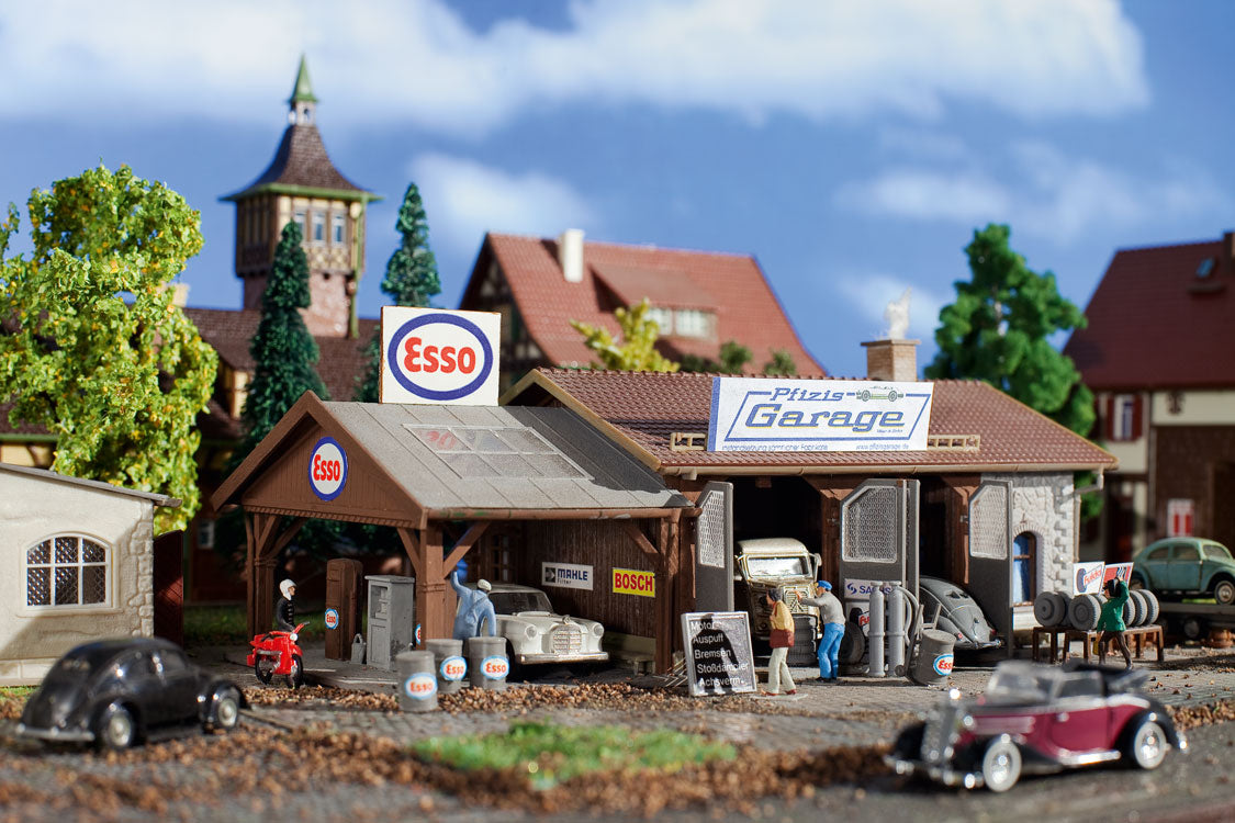 Pfizi's Garage Kit -- 19.0 x 9.7 x 7.4cm