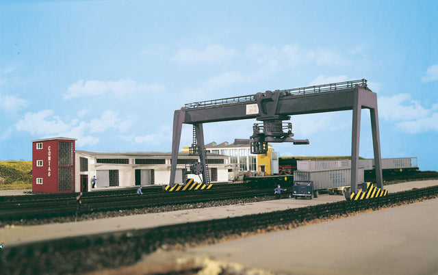 Overhead Crane -- 10 x 4-3/4 x 6-1/2"  25.5 x 12 x 16.5cm