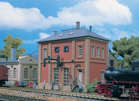 Pumphouse w/Loco Water Spout -- 5-1/2 x 1-5/8 x 4-5/8"  13.8 x 11.5 x 4cm