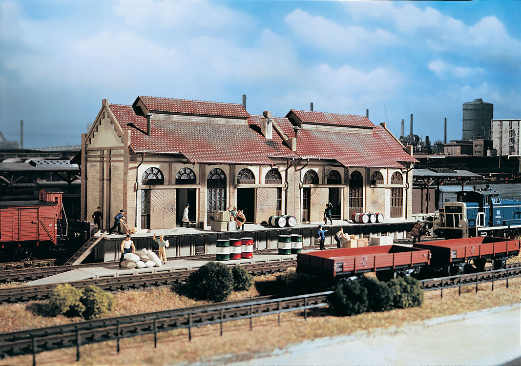 Freight Station -- 15 x 5-1/8 x 5-3/8"  38 x 13 x 13.5cm