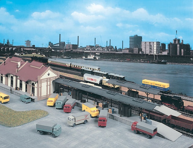 Freight Loading Platform -- 32-13/16" x 2 x 3-13/64"  82 x 4.8 x 8cm