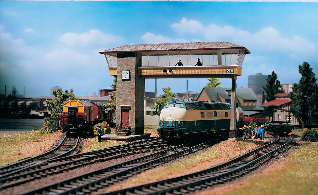 Signal Tower-Double Track -- 7-1/2 x 2-3/4 x 5-1/8"  19.2 x 7 x 13cm