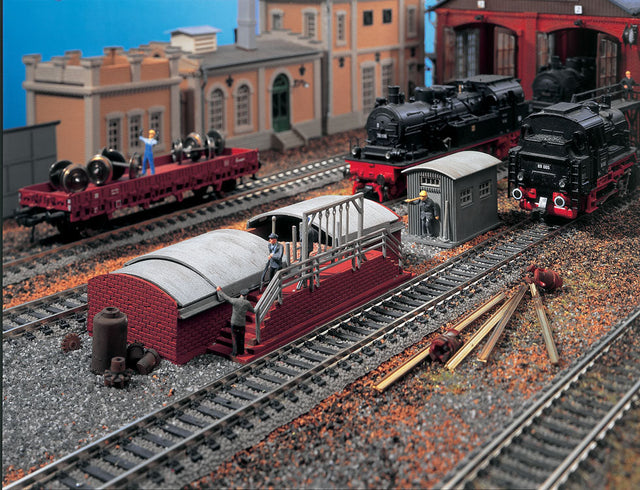 Covered Locomotive Sand Storage Bin