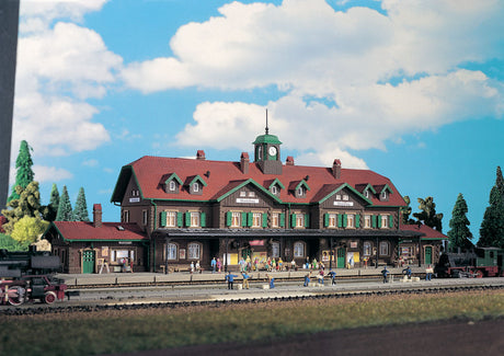 Moritzburg Station -- 16-4/5 x 4-4/5 x 5-1/5"  42 x 12 x 12.8cm