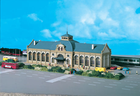 Altstadt Station -- 13-1/8 x 4-1/2 x 5-1/2" 33 x 11.5 x 13.5cm