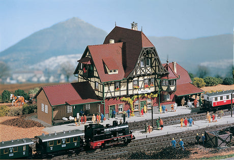 Neuffen Passenger Station -- 10-5/8 x 4" 27 x 10cm