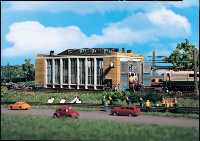Operating Engine Shed -- 6-1/4 x 2-3/4 x 2-1/2" 15.4 x 7.2 x 6cm