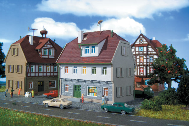 House - Kit -- 3-7/32 x 2-9/16 x 4-1/8  8.2 x 6.5 x 10.5cm