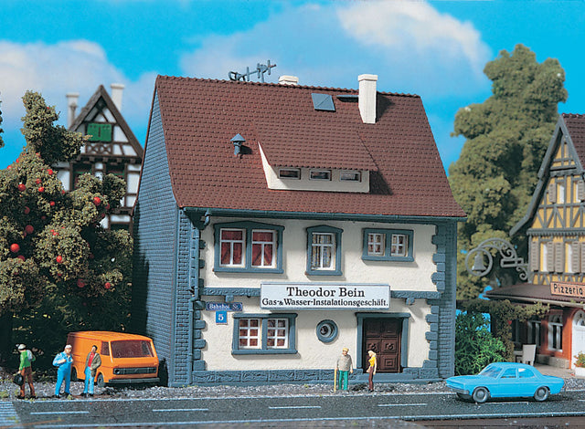 Plumber's Shop -- 3-1/8 x 2-5/8 x 3-3/8" 7.8 x 6.5 x 8.4cm