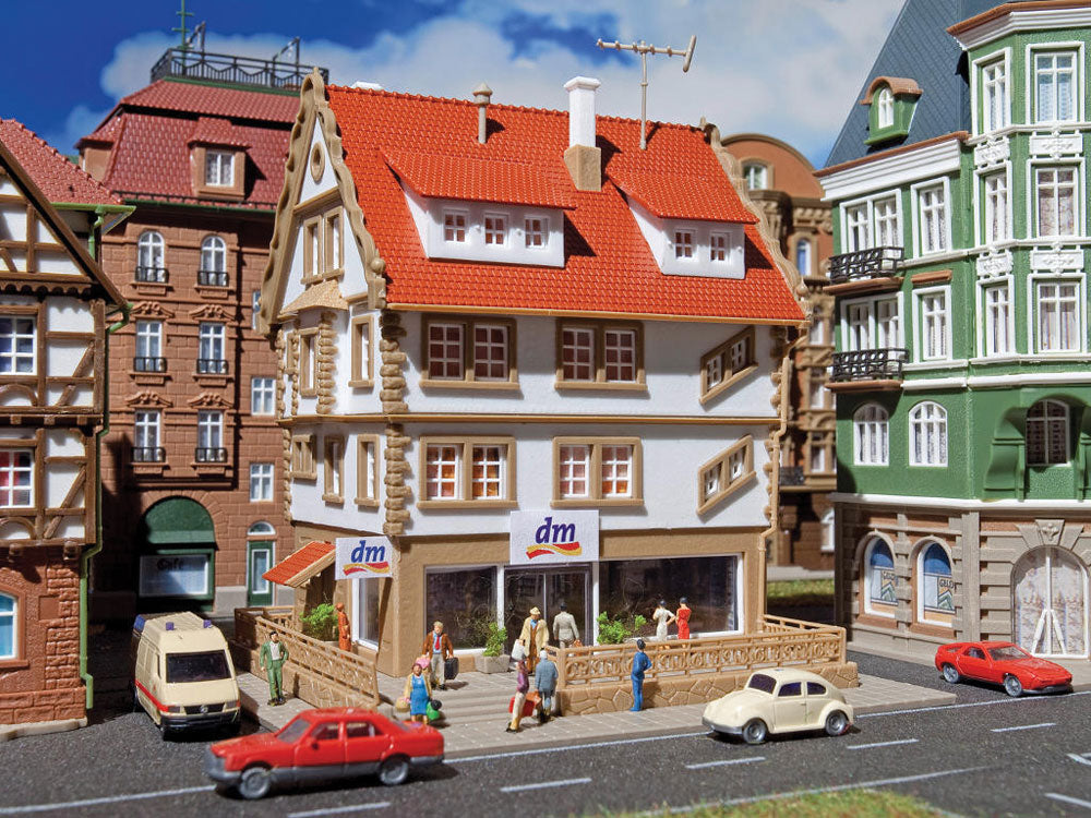 DM Drug Store -- Kit - 4-7/16 x 4-5/16 x 4-3/4"  11.3 x 11 x 12cm