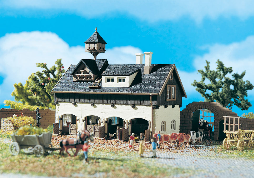 Stable w/Pigeon Loft -- 4 x 2-1/4" 10.2 x 5.8cm