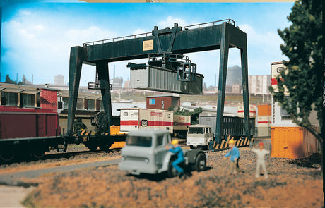 Container Crane -- 6-1/2 x 2-1/2 x 3-1/8" 16.5 x 6.3 x 8cm