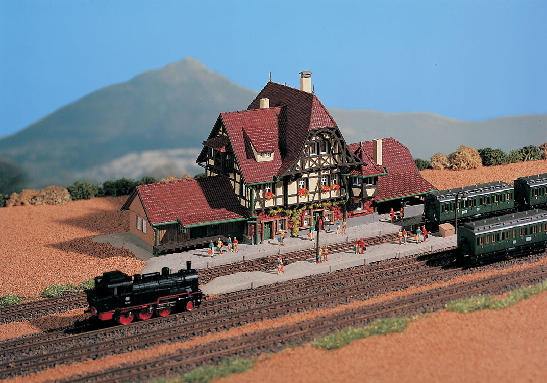Highland Station -- 8-1/4 x 2-3/4"  22 x 7cm