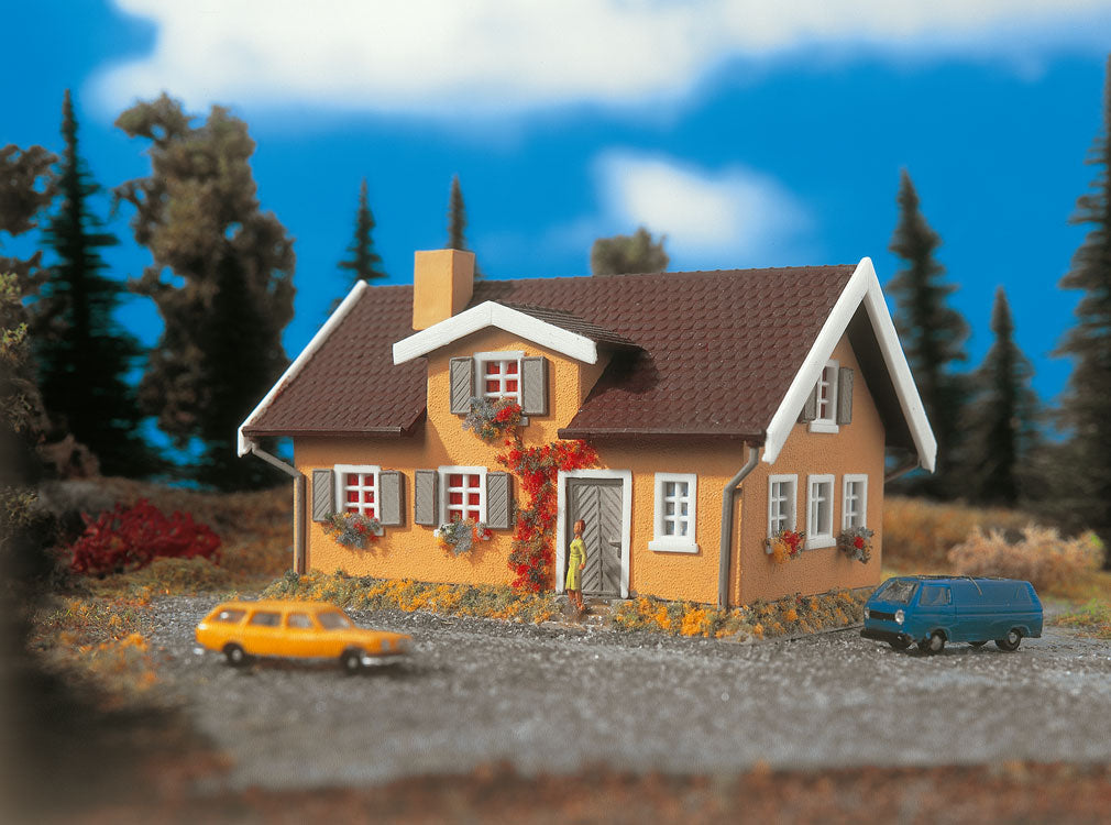 Country House -- 3-1/8 x 2 x 1-7/8"  8 x 5.2 x 4.9cm