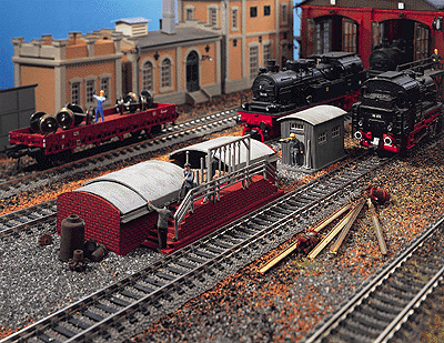 Covered Locomotive Sand Storage Bin
