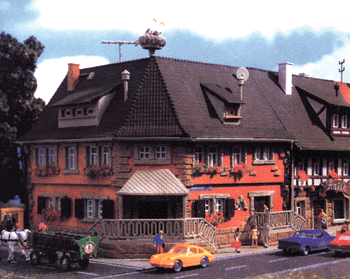 Market Street House -- House "Rue de Marche" 4 x 4 x 4-5/16" (10.2 x 10.2 x 10.8cm)