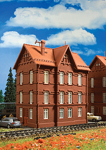 Railroad Rooming House - Kit -- 3-7/8 x 2-11/16 x 4-9/16"  9.9 x 6.8 x 11.6cm