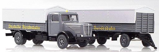 Truck Bussing -- Old-Timer Van w/Tri-Axle Trailer "German Federal Railways"