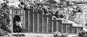 Retaining Walls pkg(6; Unpainted Hydrocal(R) Castings) -- Timber-1